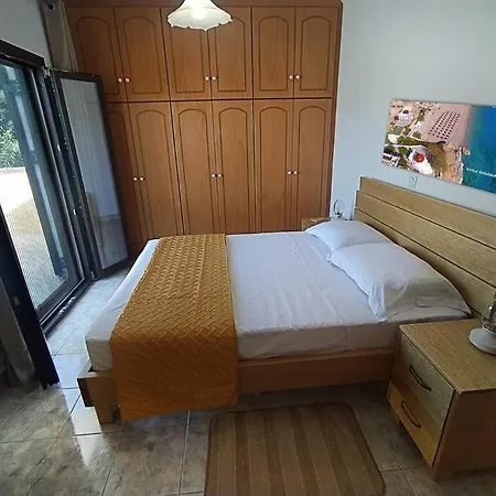 Zoe's House W/ Panoramic View 2br Ac 5min Walk Dt * Cárpatos